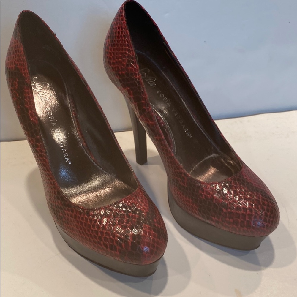 NWOT Sofia by Sofia Vergara Very High Heel Platform Snake Print Shoes